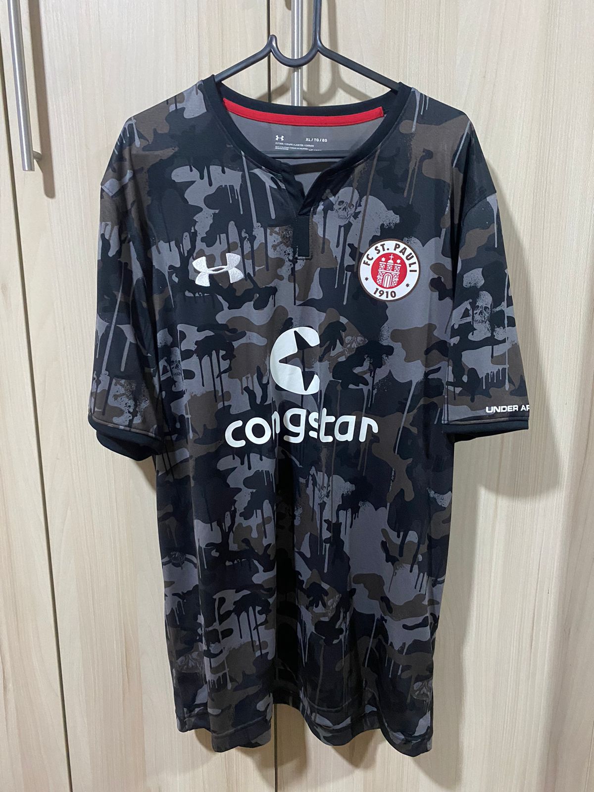 Saint Pauli Third 2017-2018 Shirt - XL (58x78 cm)