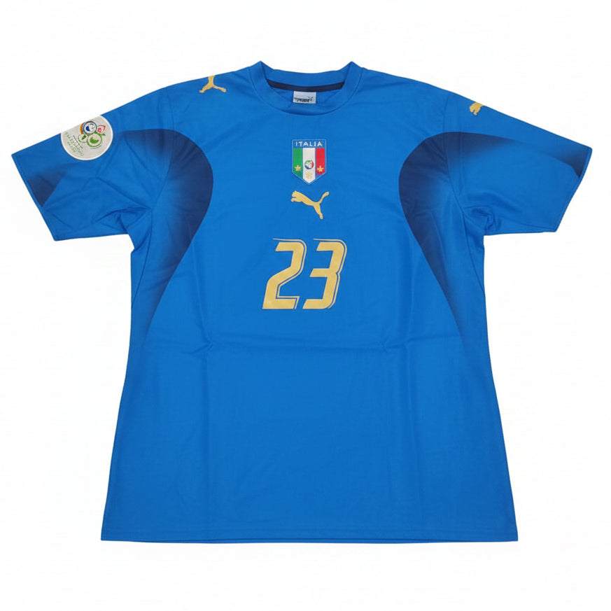 Camisa Itália Home 2006 Puma Materazzi 23 com Patches da Copa do Mundo