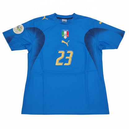Camisa Itália Home 2006 Puma Materazzi 23 com Patches da Copa do Mundo