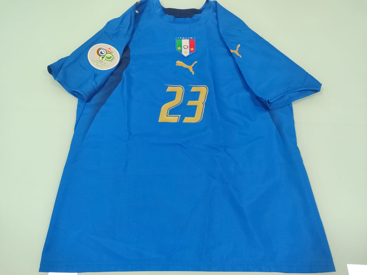 Camisa Itália Home 2006 Puma Materazzi 23 com Patches da Copa do Mundo