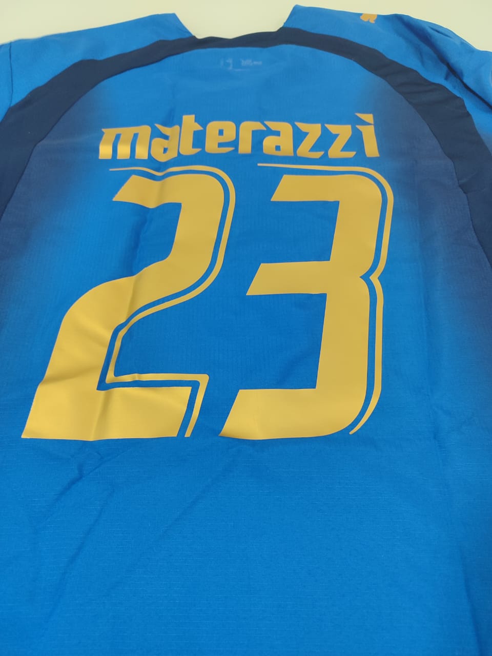 Camisa Itália Home 2006 Puma Materazzi 23 com Patches da Copa do Mundo