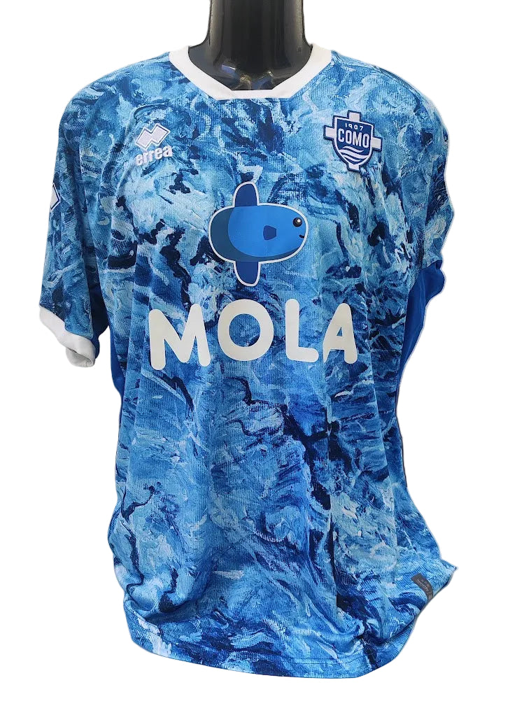 Camisa Como 1907 Home 2022/23 Errea – frente