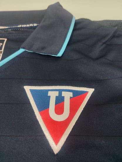 Camisa LDU Quito Away 2004 – escudo