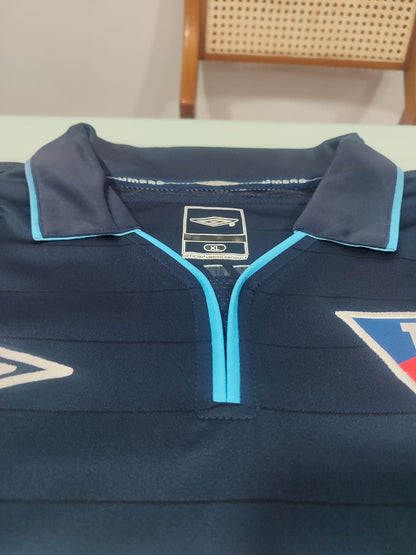 Camisa LDU Quito Away 2004 – gola e etiqueta Umbro XL
