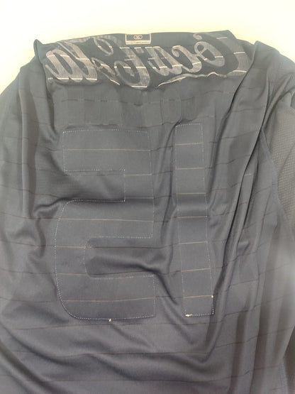 Camisa LDU Quito Away 2004 – avesso das costas com costura do número