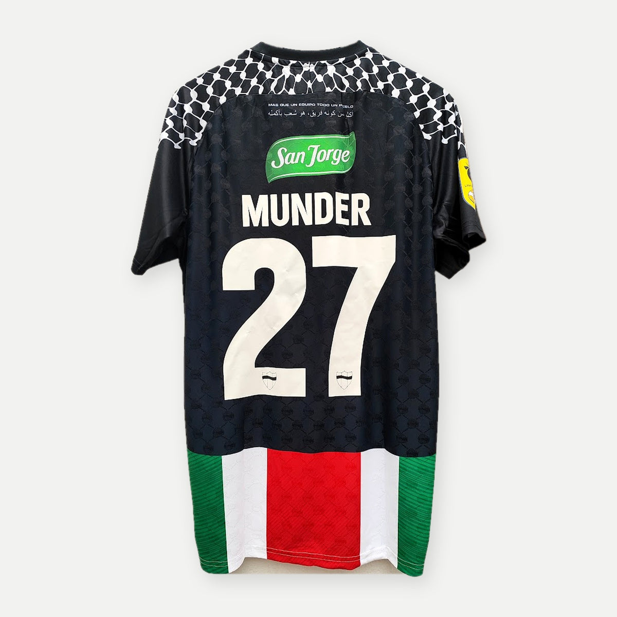 Costas da camisa Palestino 2026 com Munder 27 e padrão kufiya