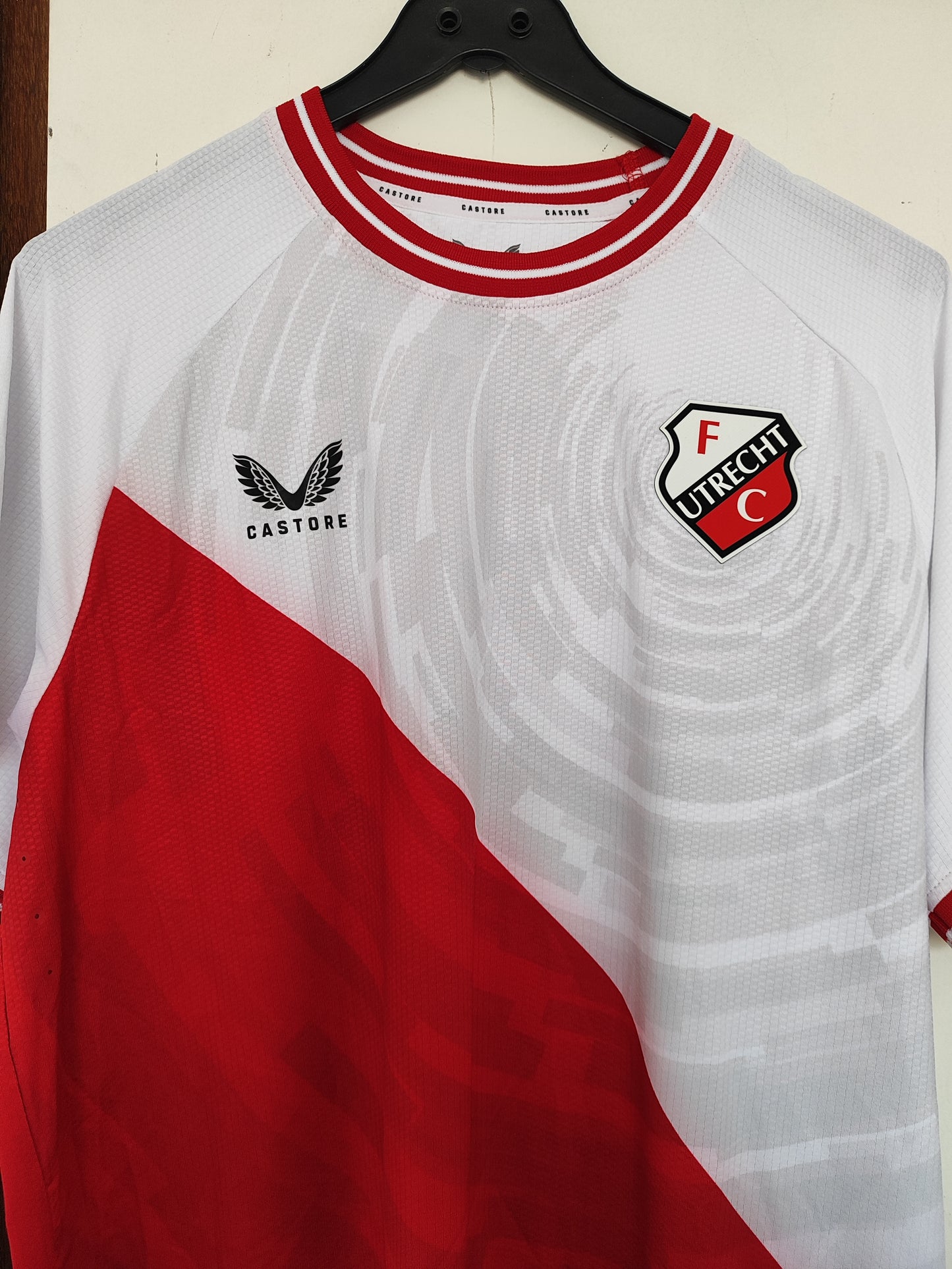 Camisa FC Utrecht Home 2023-24 Castore - Modelo Jogador