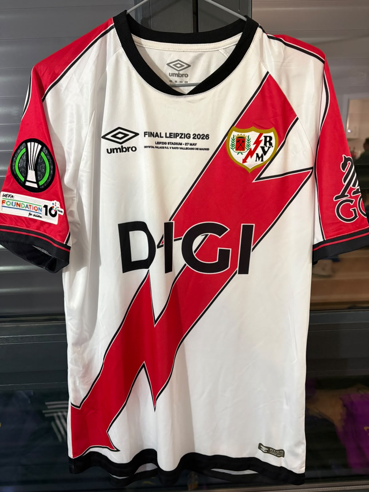 Camisa Rayo Vallecano Final Leipzig 2026 - Álvaro 18 - Umbro - Player Issue