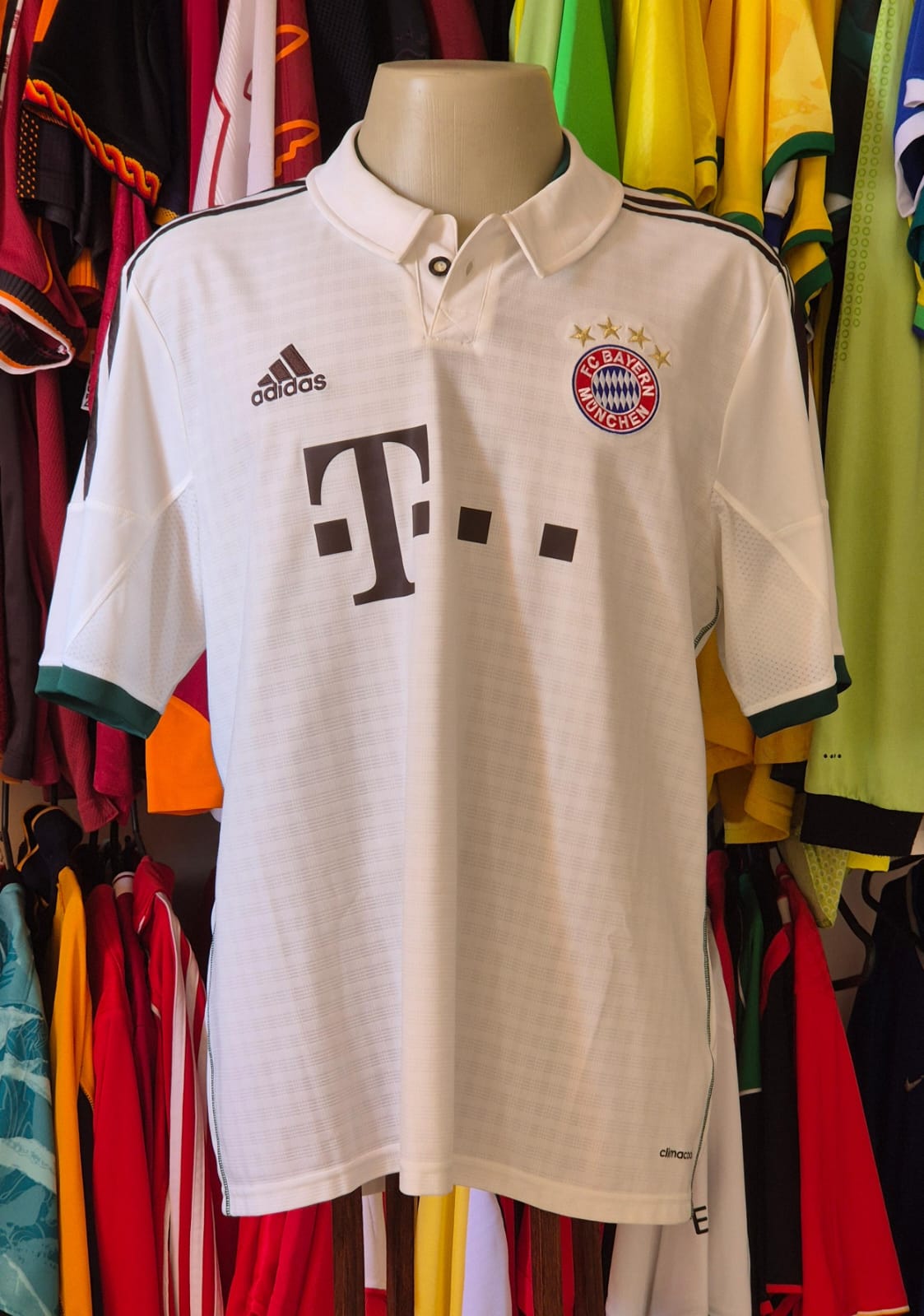 Bayern Munich Away 2013 — Clássica