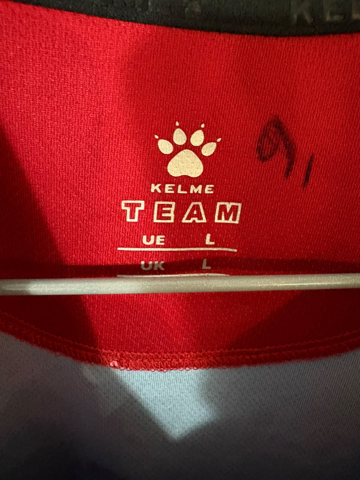 Camisa SD Huesca Azul e Vermelha - J. Pulido 14 - Kelme - De Jogo