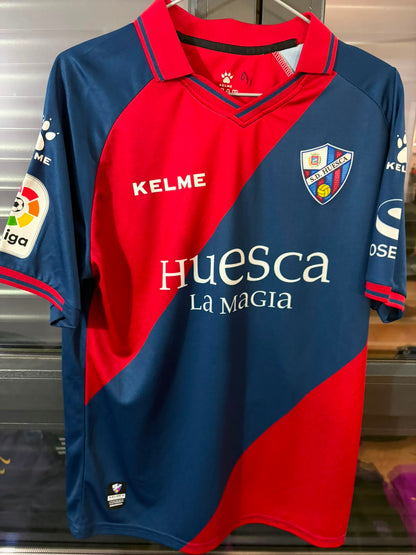 Camisa SD Huesca Azul e Vermelha - J. Pulido 14 - Kelme - De Jogo