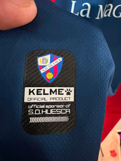 Camisa SD Huesca Azul e Vermelha - J. Pulido 14 - Kelme - De Jogo