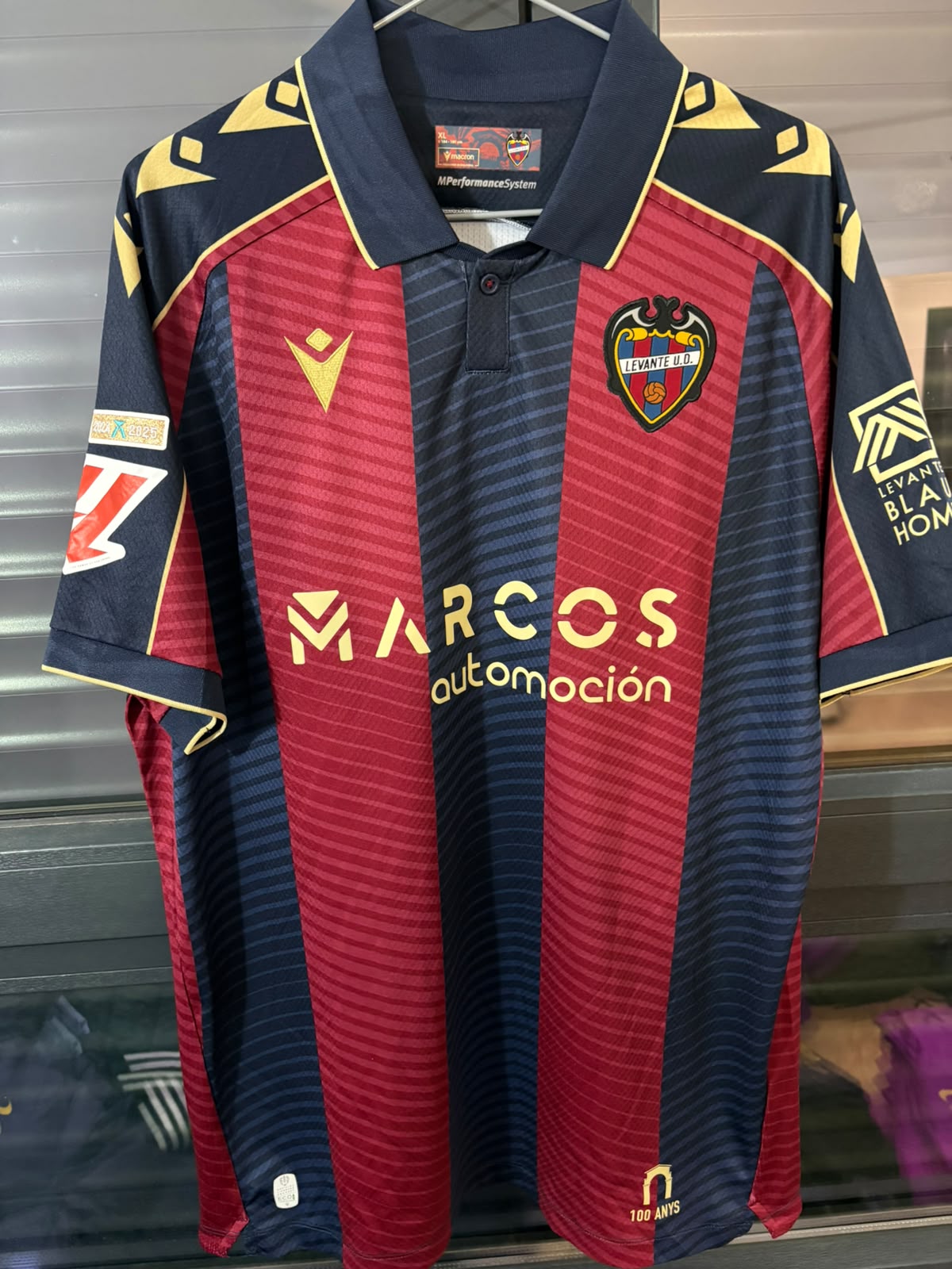 Camisa Levante UD Granate - Centenário Campo de Vallejo - M. Moreno 2 - Macron