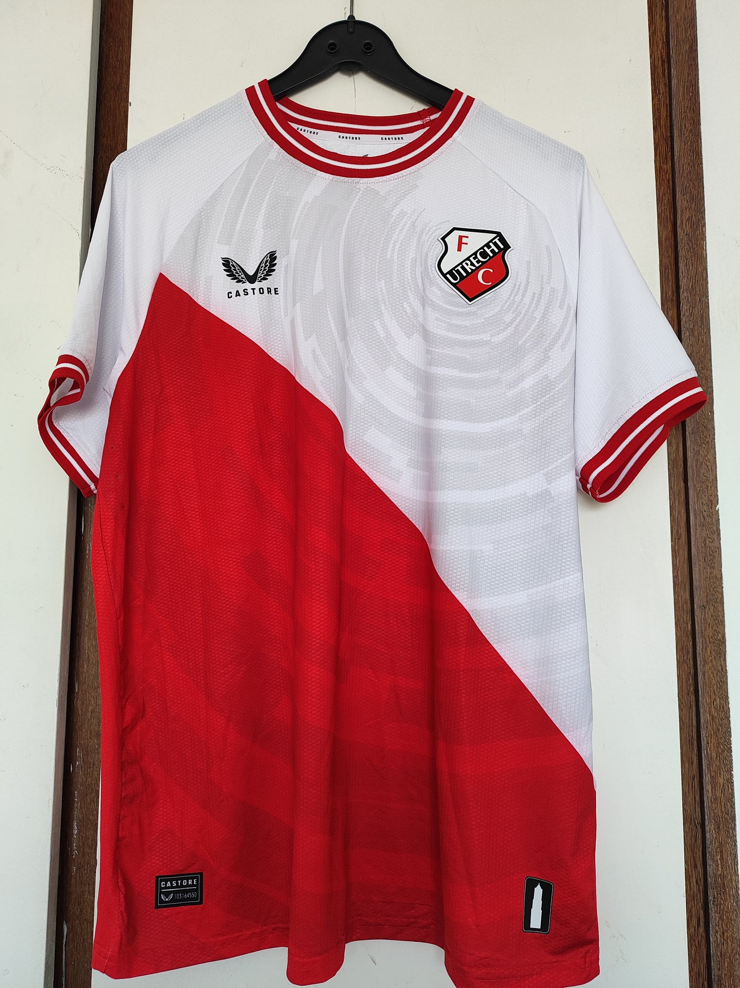 Camisa FC Utrecht Home 2023-24 Castore - Modelo Jogador