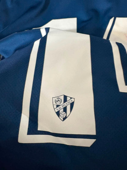 Camisa SD Huesca Azul e Vermelha - J. Pulido 14 - Kelme - De Jogo