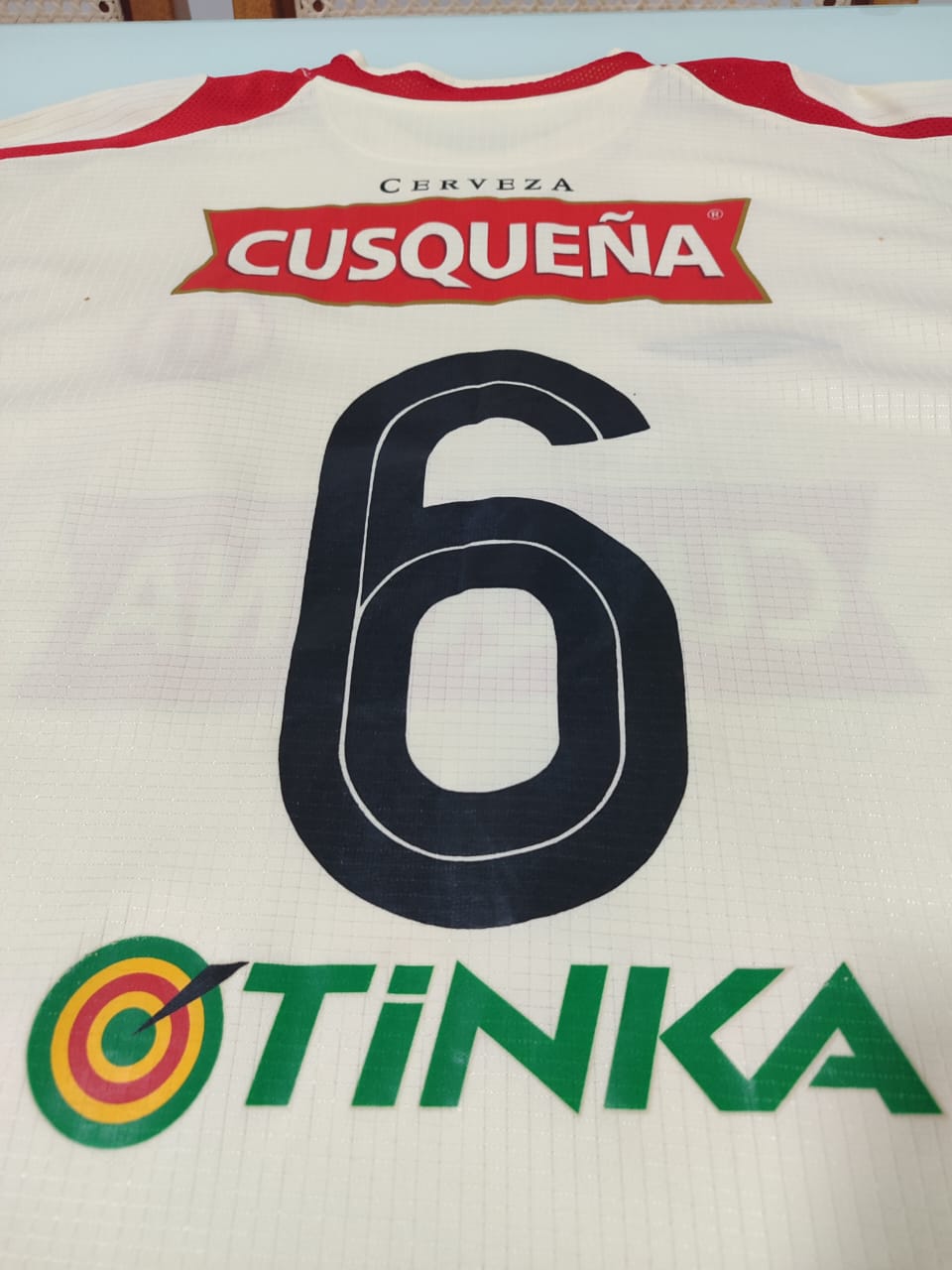 Camisa Universitario Home 2005 – detalhe do número 6